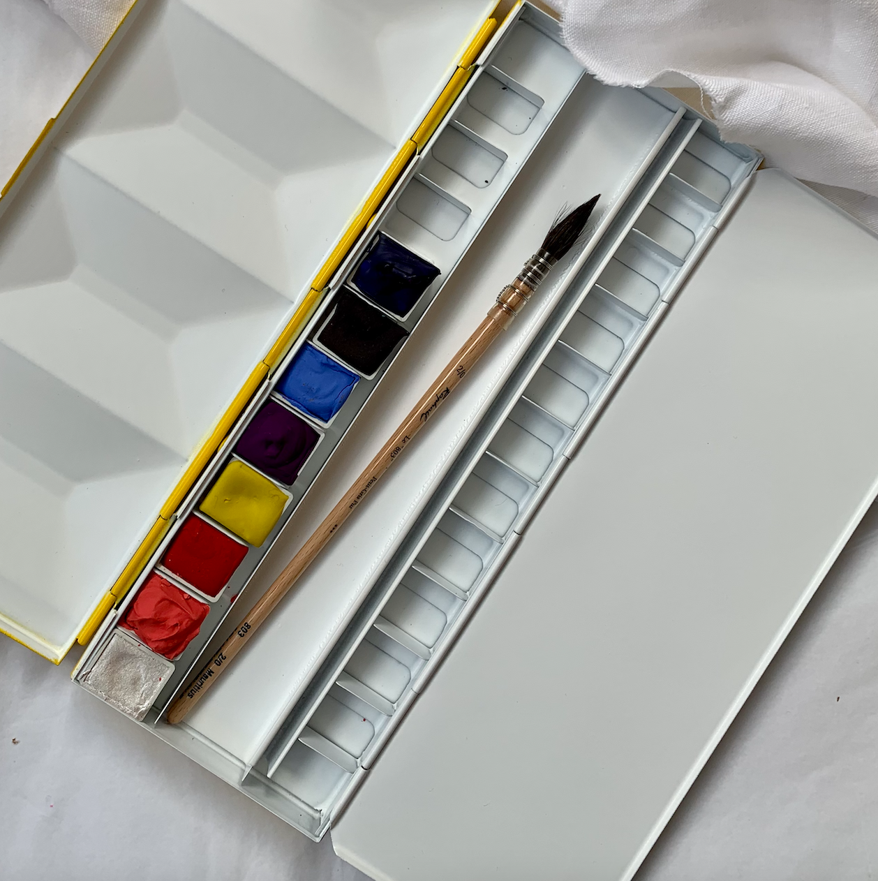 Grande palette aquarelle métal laqué vide