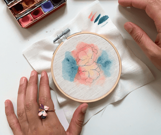 Peindre à l’aquarelle sur tissu : une idée créative à explorer