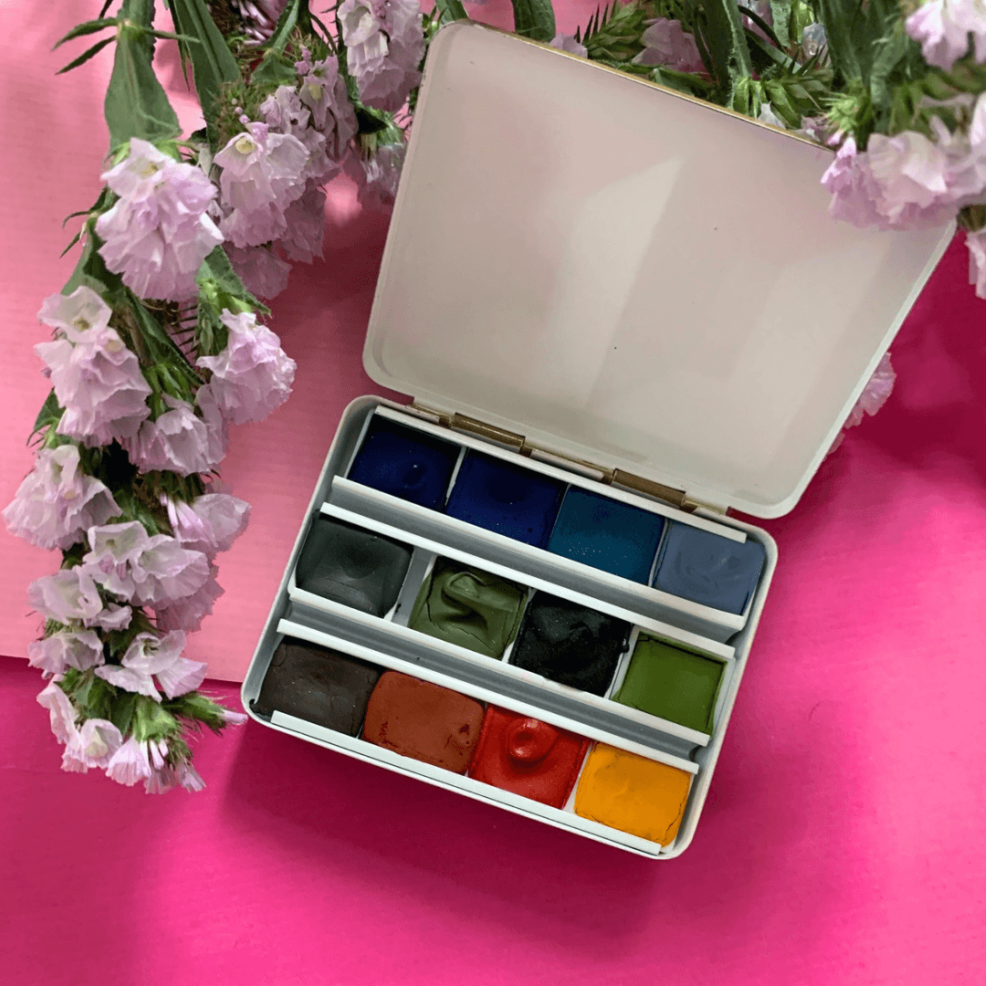 La palette d’aquarelle qui fait vibrer les pages des carnets de voyage