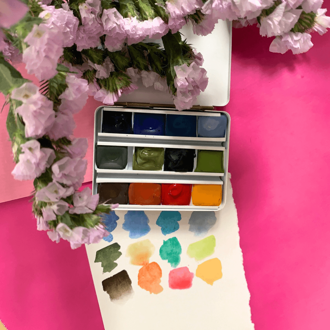 La palette d’aquarelle qui fait vibrer les pages des carnets de voyage